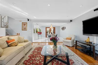 38 Lake Drive, Manhasset Hills, NY 11040 - Photo 15