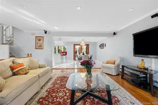 38 Lake Dr, Manhasset Hills, NY 11040 - Photo 15