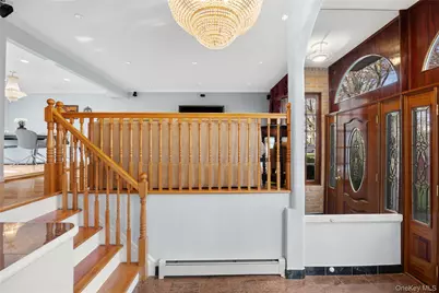 38 Lake Drive, Manhasset Hills, NY 11040 - Photo 17