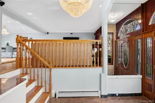 38 Lake Dr, Manhasset Hills, NY 11040 - Photo 17