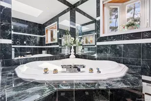 38 Lake Dr, Manhasset Hills, NY 11040 - Photo 25