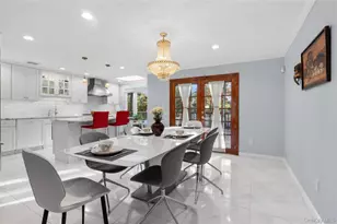 38 Lake Dr, Manhasset Hills, NY 11040 - Photo 13