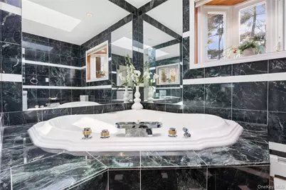 38 Lake Drive, Manhasset Hills, NY 11040 - Photo 27