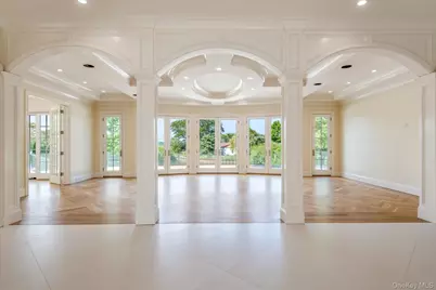 566 E Shore Road, Great Neck, NY 11024 - Photo 9