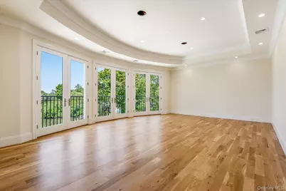 566 E Shore Road, Great Neck, NY 11024 - Photo 25