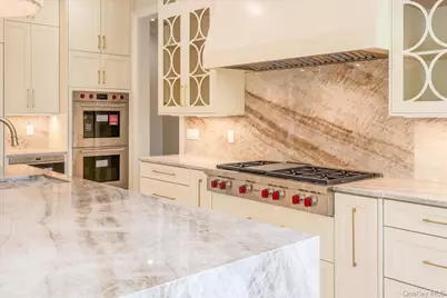 566 E Shore Road, Great Neck, NY 11024 - Photo 19