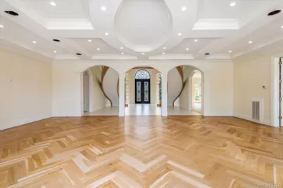 566 E Shore Road, Great Neck, NY 11024 - Photo 11