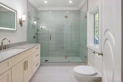 566 E Shore Road, Great Neck, NY 11024 - Photo 35