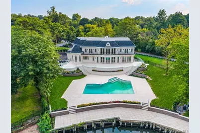 566 E Shore Road, Great Neck, NY 11024 - Photo 3