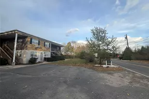 40 Canoe Place Rd, Hampton Bays, NY 11946 - Photo 31