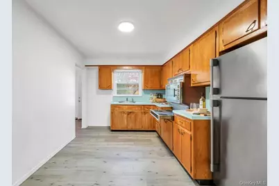 4 Washington Avenue, Smithtown, NY 11787 - Photo 9