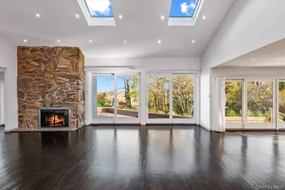 369 E Shore Road, Great Neck, NY 11023 - Photo 9