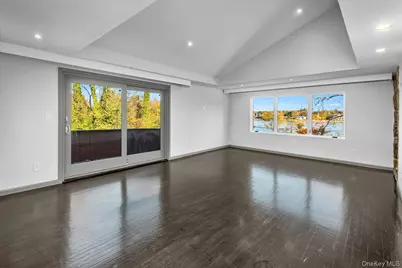 369 E Shore Road, Great Neck, NY 11023 - Photo 25