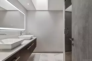 369 E Shore Rd, Great Neck, NY 11023 - Photo 37