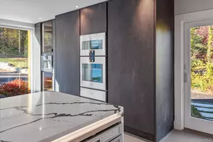 369 E Shore Rd, Great Neck, NY 11023 - Photo 23