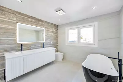 41 Coachman Lane, Levittown, NY 11756 - Photo 29