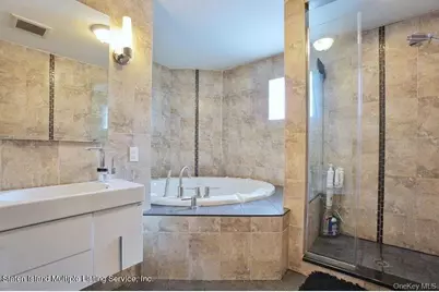 386 Page Avenue, New York, NY 10307 - Photo 23