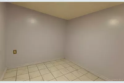 244-19 Grand Central Parkway, Douglaston, NY 11362 - Photo 19