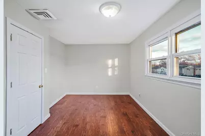 273 Delaware Avenue, Bay Shore, NY 11706 - Photo 27