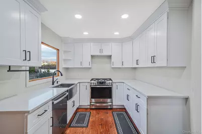 273 Delaware Avenue, Bay Shore, NY 11706 - Photo 19