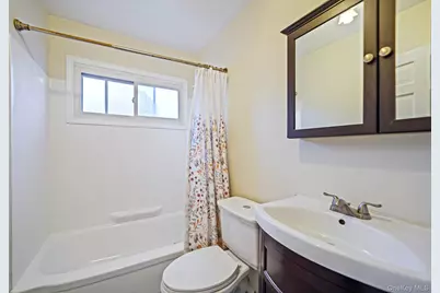 273 Delaware Avenue, Bay Shore, NY 11706 - Photo 17