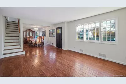 273 Delaware Avenue, Bay Shore, NY 11706 - Photo 9