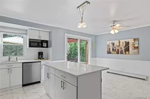 11 Glenwood Rd, Glenwood Landing, NY 11545 - Photo 11