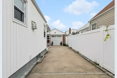 466 Jefferson Place, Mineola, NY 11501 - Photo 21