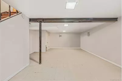 18 Jasper Street S, Valley Stream, NY 11580 - Photo 23