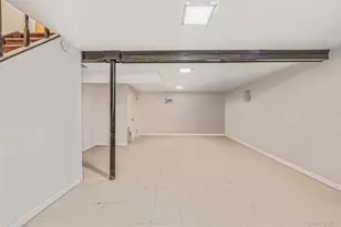 18 Jasper St S, Valley Stream, NY 11580 - Photo 23