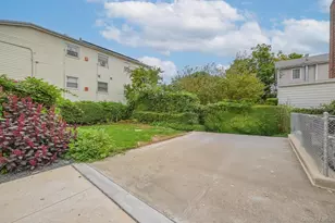 238-11 148th Dr, Rosedale, NY 11422 - Photo 5