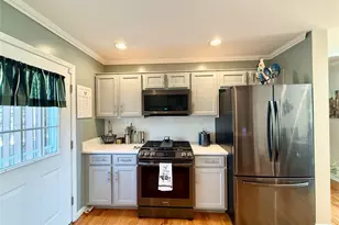 142 Pinebrook Dr, Hyde Park, NY 12538 - Photo 3