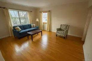 243 Cushing Ave, Williston Park, NY 11596 - Photo 5