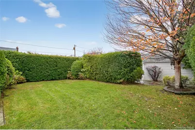 51 Park Avenue, New Hyde Park, NY 11040 - Photo 23