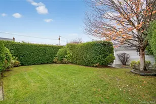 51 Park Ave, New Hyde Park, NY 11040 - Photo 23