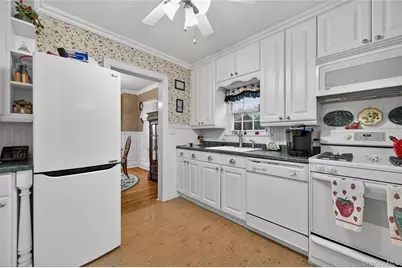 51 Park Avenue, New Hyde Park, NY 11040 - Photo 9