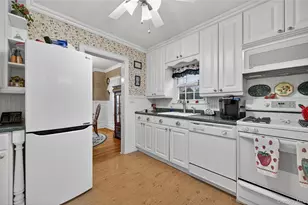 51 Park Ave, New Hyde Park, NY 11040 - Photo 9