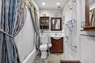 51 Park Ave, New Hyde Park, NY 11040 - Photo 15