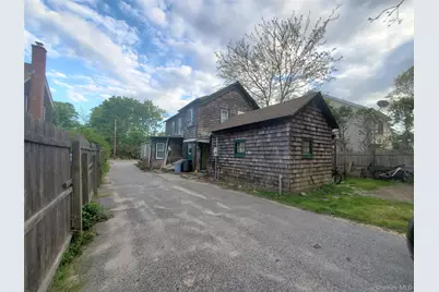 418 Lincoln Street, Riverhead, NY 11901 - Photo 11