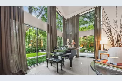 7 Folie Court, Manhasset, NY 11030 - Photo 9