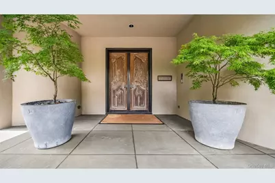 7 Folie Court, Manhasset, NY 11030 - Photo 3