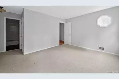 301 Kensington Way, Mount Kisco, NY 10549 - Photo 13