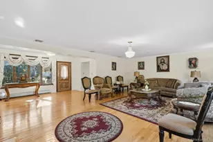 72 Lake End Rd, Merrick, NY 11566 - Photo 9