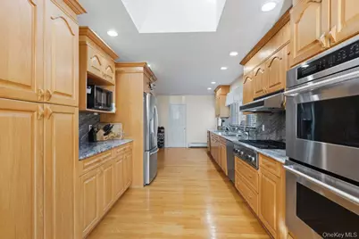 72 Lake End Road, Merrick, NY 11566 - Photo 15