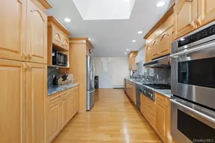 72 Lake End Rd, Merrick, NY 11566 - Photo 15