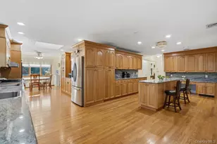 72 Lake End Rd, Merrick, NY 11566 - Photo 17