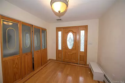 24 Cable Lane, Hicksville, NY 11801 - Photo 3