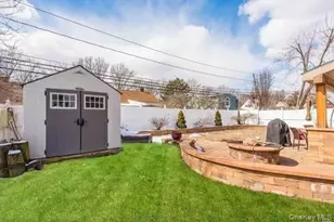 24 Cable Ln, Hicksville, NY 11801 - Photo 21