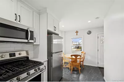 109 Caroline Avenue, Franklin Square, NY 11010 - Photo 9