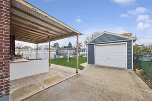 109 Caroline Ave, Franklin Square, NY 11010 - Photo 27